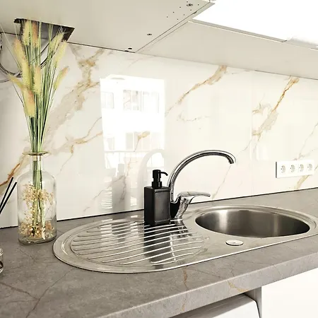 Ada's Nirvana, Heart Of Cristianos Apartman